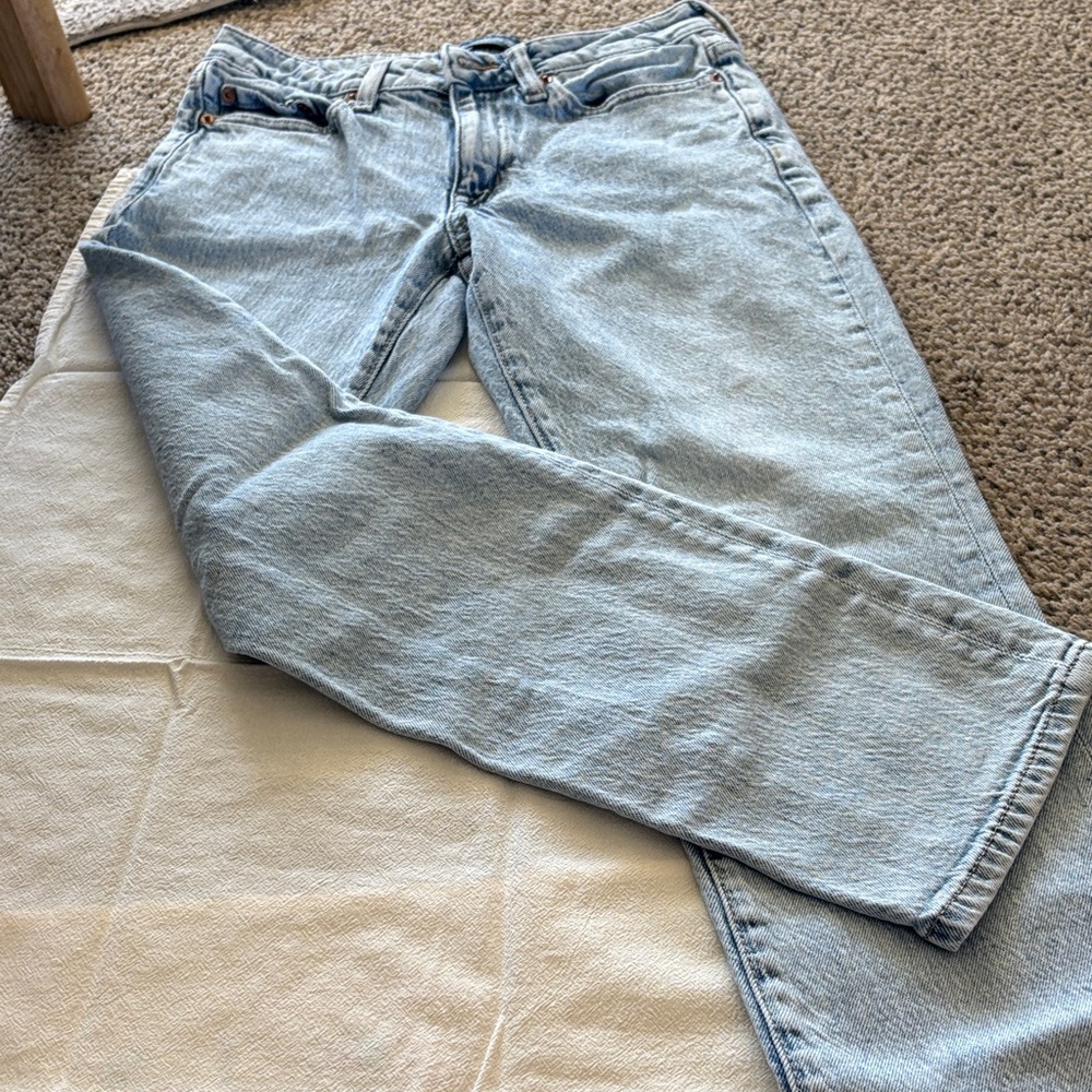 Aeropostale Light Blue Denim Jeans with Leather Waist Patch - Picture 5 of 6